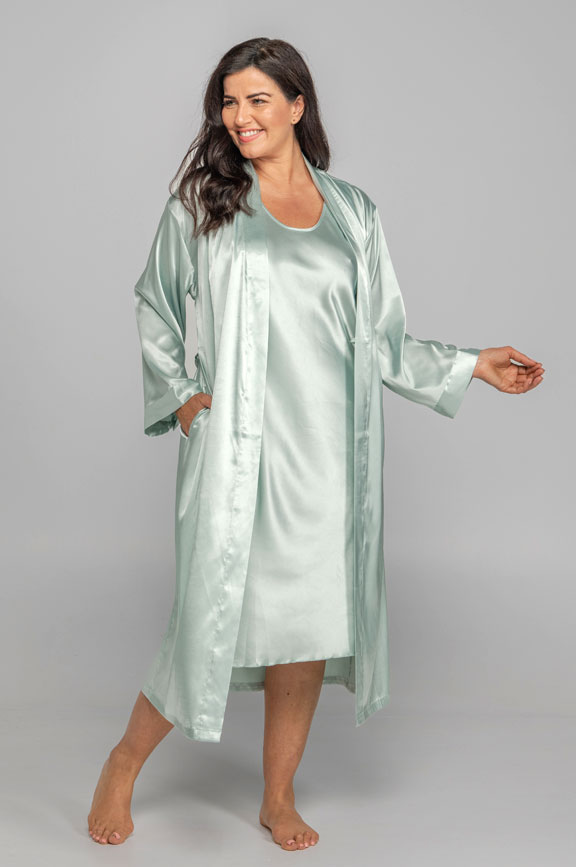 https://www.envynightwear.com.au/wp-content/uploads/2022/10/candice-satin-robe-georgia-nightie-set-pale-aqua-333-576x867-1.jpg